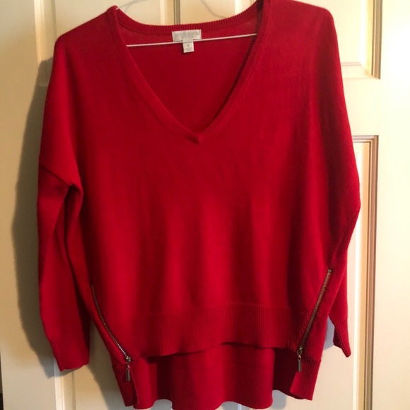 Red sweater - Picture 1 of 4